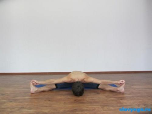 Упавишта конасана. Упавиштха конасана