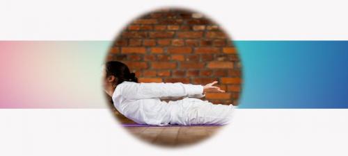 Макарасана (Поза Крокодила) в йоге: техника, значение и польза