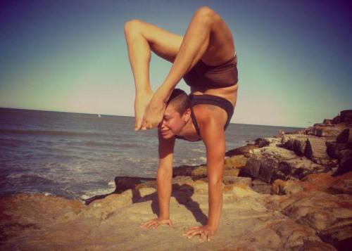 Поза скорпиона в йоге (фото). Как сделать позу скорпиона?