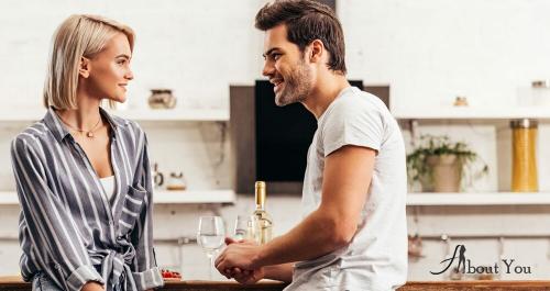 Как ведёт себя мужчина если любит женщину, но скрывает. Основные признаки