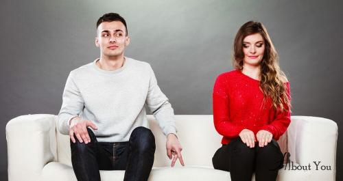 Как ведёт себя мужчина если любит женщину, но скрывает. Основные признаки