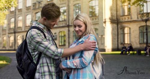 Как ведёт себя мужчина если любит женщину, но скрывает. Основные признаки