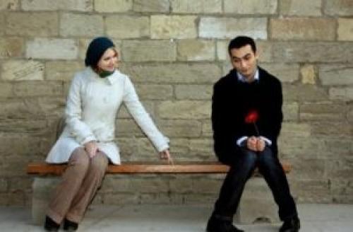 Почему мужчина игнорирует женщину которая ему нравится. Причины такого поведения