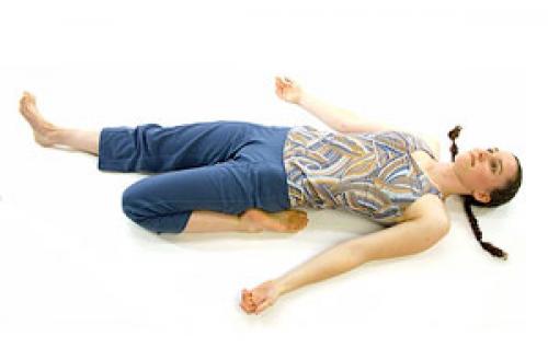 Ардха Супта Вирасана. Половинная поза Героя лежа