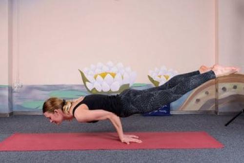 Какое влияние на тело оказывает Маюрасана и как ее делать?