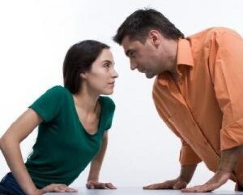 Муж психологический деспот, как быть. Муж распускает руки