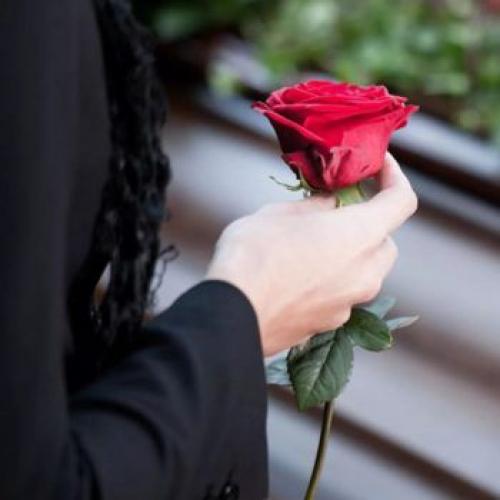 Одиночество после смерти мужа. Чего не нужно делать после смерти супруга