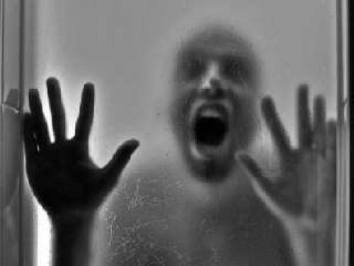 Человек который боится замкнутого пространства. Как проявляется страх? 01