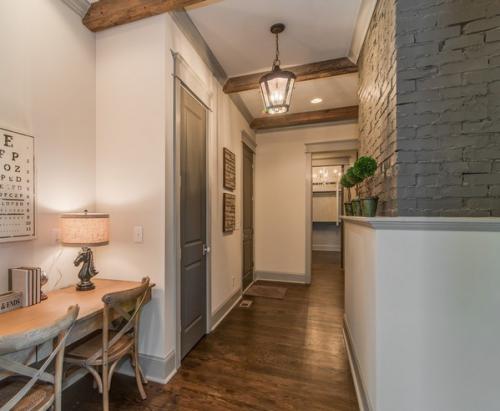 Серые двери в интерьере, какого цвета стены. Серые двери в интерьере: вопросы и ответы