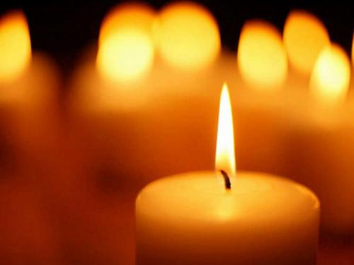 Какими словами поддержать человека потерявшего близкого. Как выразить соболезнование: родным, близким, семье, матери. Какими словами выразить соболезнование