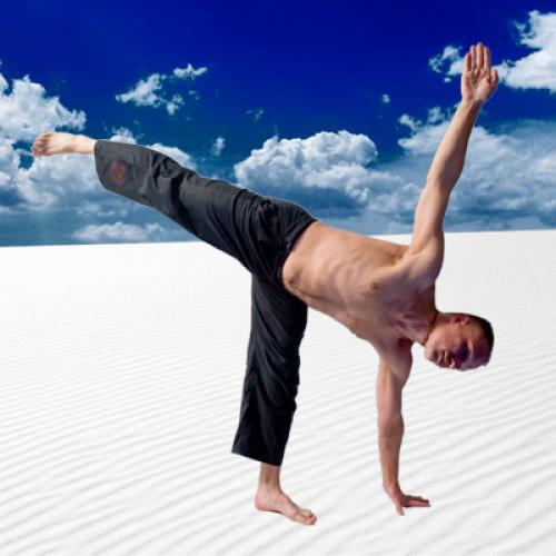 Позы йоги для начинающих поза половины луны ардхачандрасана. Как правильно делать Ардха Матсиендрасану, чтобы избавиться от заболеваний и оздоровиться? Читаем ниже! 01