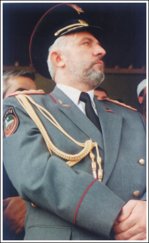 Скрещенные руки перед собой. Руки, скрещенные перед собой в положении стоя 01