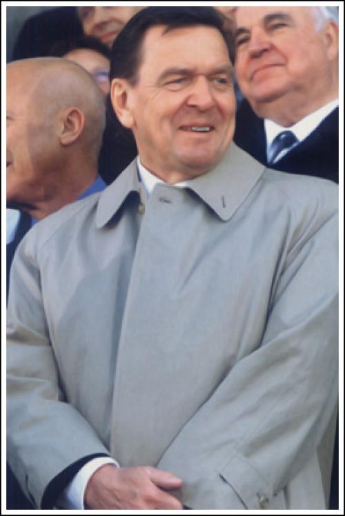 Скрещенные руки перед собой. Руки, скрещенные перед собой в положении стоя 02