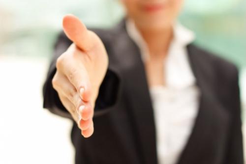 Крепкое рукопожатие, что означает. Школа невербалики. Все секреты рукопожатий 03