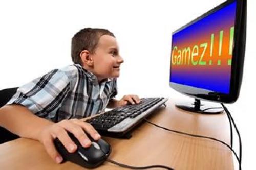 Подросток играет в компьютерные игры. Причины компьютерной зависимости у подростков