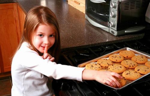 Почему РЕБЕНОК начал воровать. Воровство, как способ привлечь внимание 03