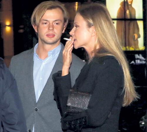 Мария миронова интервью 2019. Актриса дала откровенное интервью. Во время съемок в сериале «Садовое кольцо» с ней произошел неприятный инцидент. Марию Миронову ограбили в центре Москвы. 04