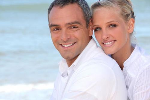 Разница в возрасте между мужчиной и женщиной 20 лет. Мужчина старше женщины на 20 лет