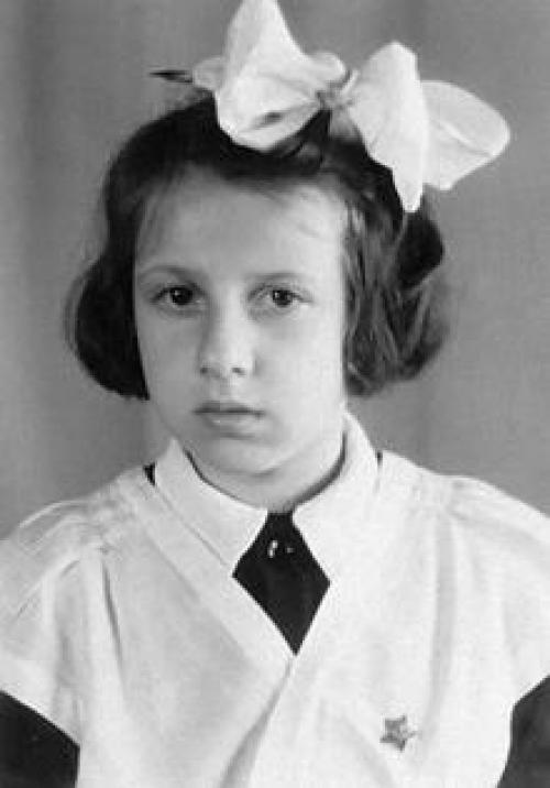 Я одна в белом пальто стою красивая. Один я умный в белом пальто стою красивый 03 Я одна в белом пальто стою красивая. Один я умный в белом пальто стою красивый 03