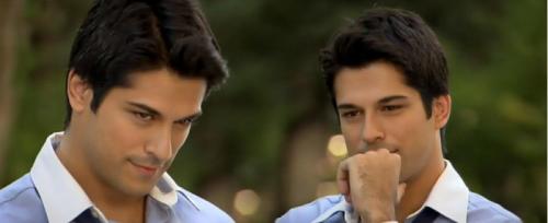 Что означает поза нога на ногу. Позы сидя 16