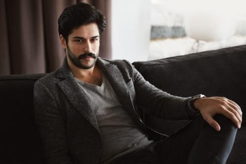 Что означает поза нога на ногу. Позы сидя 22