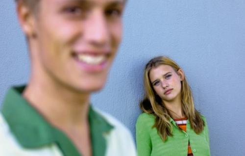 Он делает вид, что не замечает меня. Как быть, если парень тебя не замечает