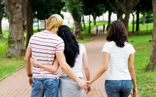 Можно ли любить двоих одновременно психология. Можно ли любить двоих одновременно?