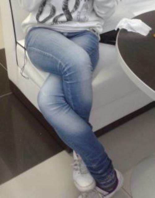 Сидеть нога на ногу не прилично. Вредно ли сидеть нога на ногу?