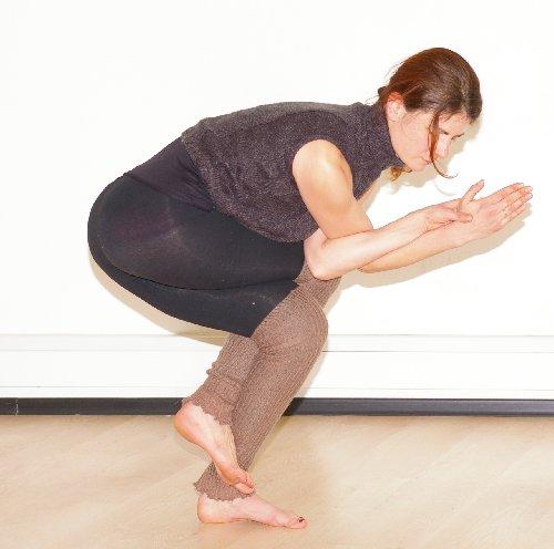 Гарудасана. Сплетенье рук-сплетенье ног, Гарудасана, поза орла