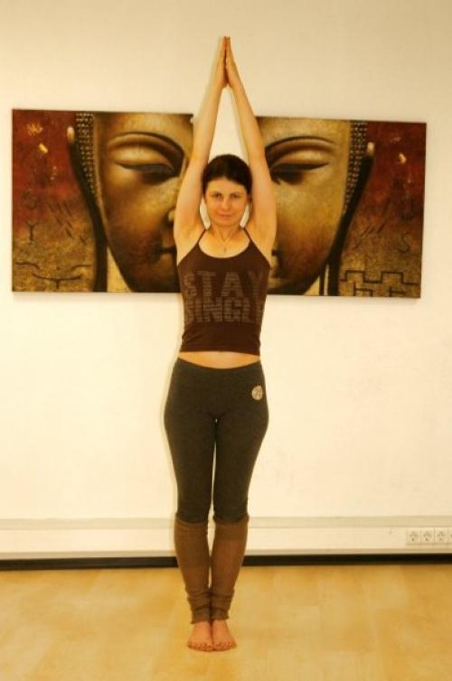 Гарудасана. Сплетенье рук-сплетенье ног, Гарудасана, поза орла