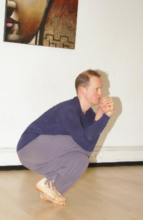 Гарудасана. Сплетенье рук-сплетенье ног, Гарудасана, поза орла