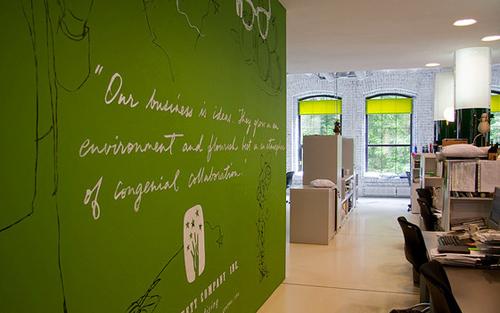 Какой цвет привлекает внимание в рекламе. Какой цвет использовать в рекламе для привлечения клиентов? 07