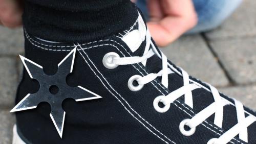 Как спрятать шнурки. Шнуровка-наоборот