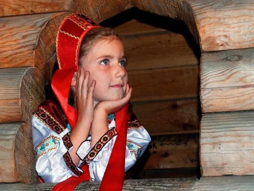 Красна девица – скромница, красавица или молодица