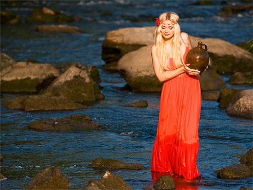 Красна девица – скромница, красавица или молодица