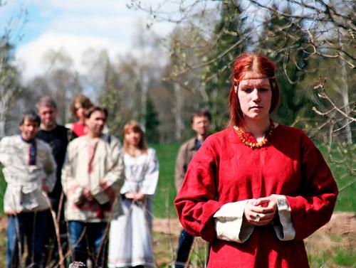 Красна девица – скромница, красавица или молодица