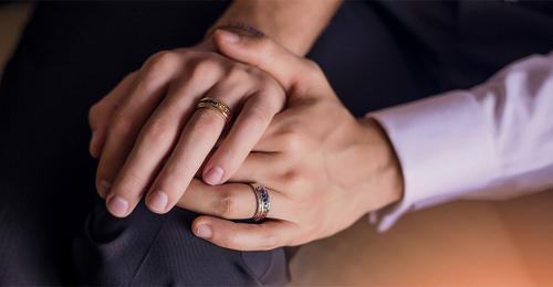 На каком пальце носят обручальное кольцо. Значение обручального кольца