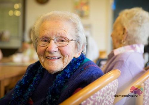 Пансионат для пожилых людей с деменцией. Плюсы и минусы переезда больного в санаторий