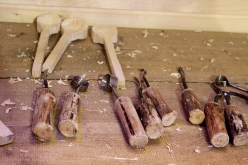 Откуда пошло выражение «бьет. Откуда пошло выражение «бить баклуши»?