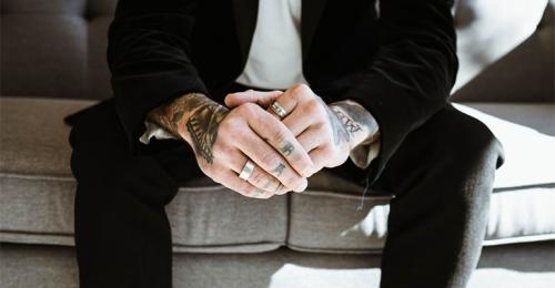 Значение колец на разных пальцах у мужчин. Значение колец у мужчин на разных пальцах левой и правой руки