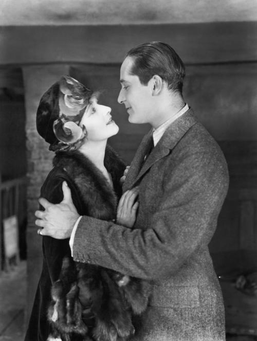 69 фраз от которых ваш мужчина будет на 7 небе. Сладкий удар по ушам: 12 волшебных фраз, покоряющих мужчин. Он станет твоим, сам того не заметив!