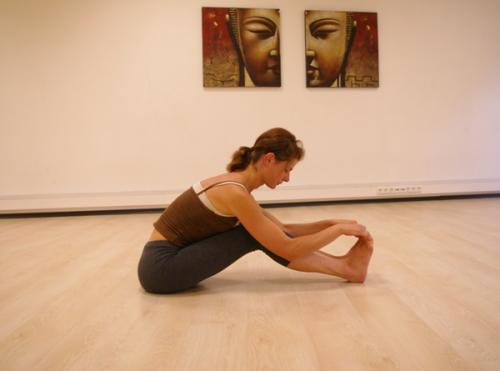 Складка сидя. Пашчимоттанасана (складка к ногам сидя)