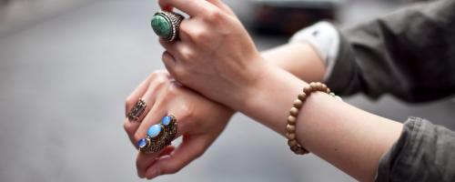 На каких пальцах нельзя носить кольца. На каких пальцах принято носить кольца