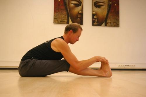 Складка сидя. Пашчимоттанасана (складка к ногам сидя)