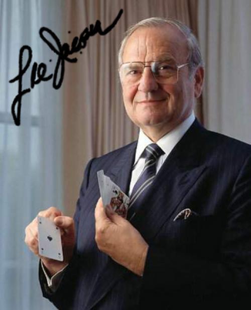 Афоризмы и цитаты о духе. Красивые цитаты про духи 04