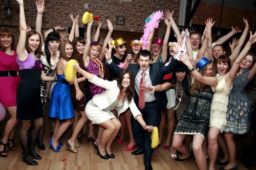 В какие игры можно поиграть дома втроём. 