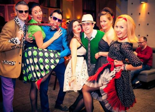 В какие игры можно поиграть дома втроём. 