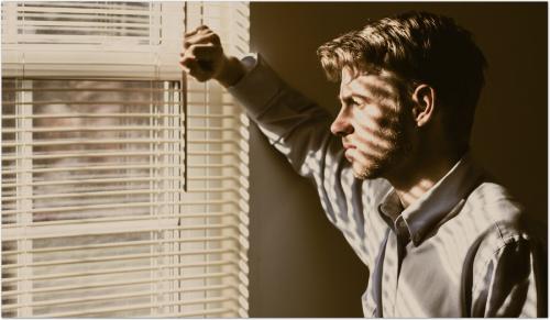 Иногда мужчина мечется между двумя женщинами. Пять самых частых причин: очевидных и не очень