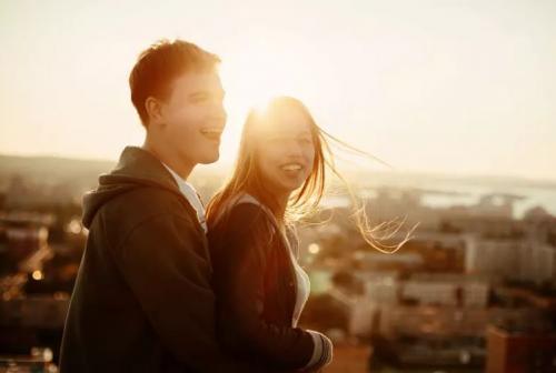 Иногда мужчина мечется между двумя женщинами. Пять самых частых причин: очевидных и не очень 02 Иногда мужчина мечется между двумя женщинами. Пять самых частых причин: очевидных и не очень 02