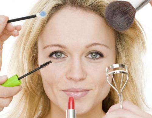 Мужеподобное лицо у женщины. В развитых странах мужчин привлекают женщины с красивыми лицами, в неразвитых – мужеподобные